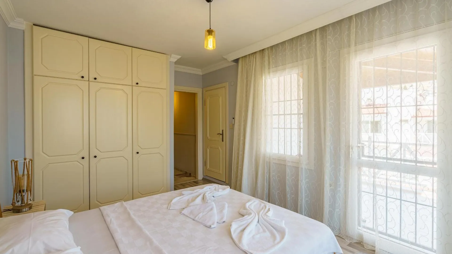 Semi Detached Villa In Complex With Shared Semi Olympic Swimming Pool In Кушадасы Дом отдыха