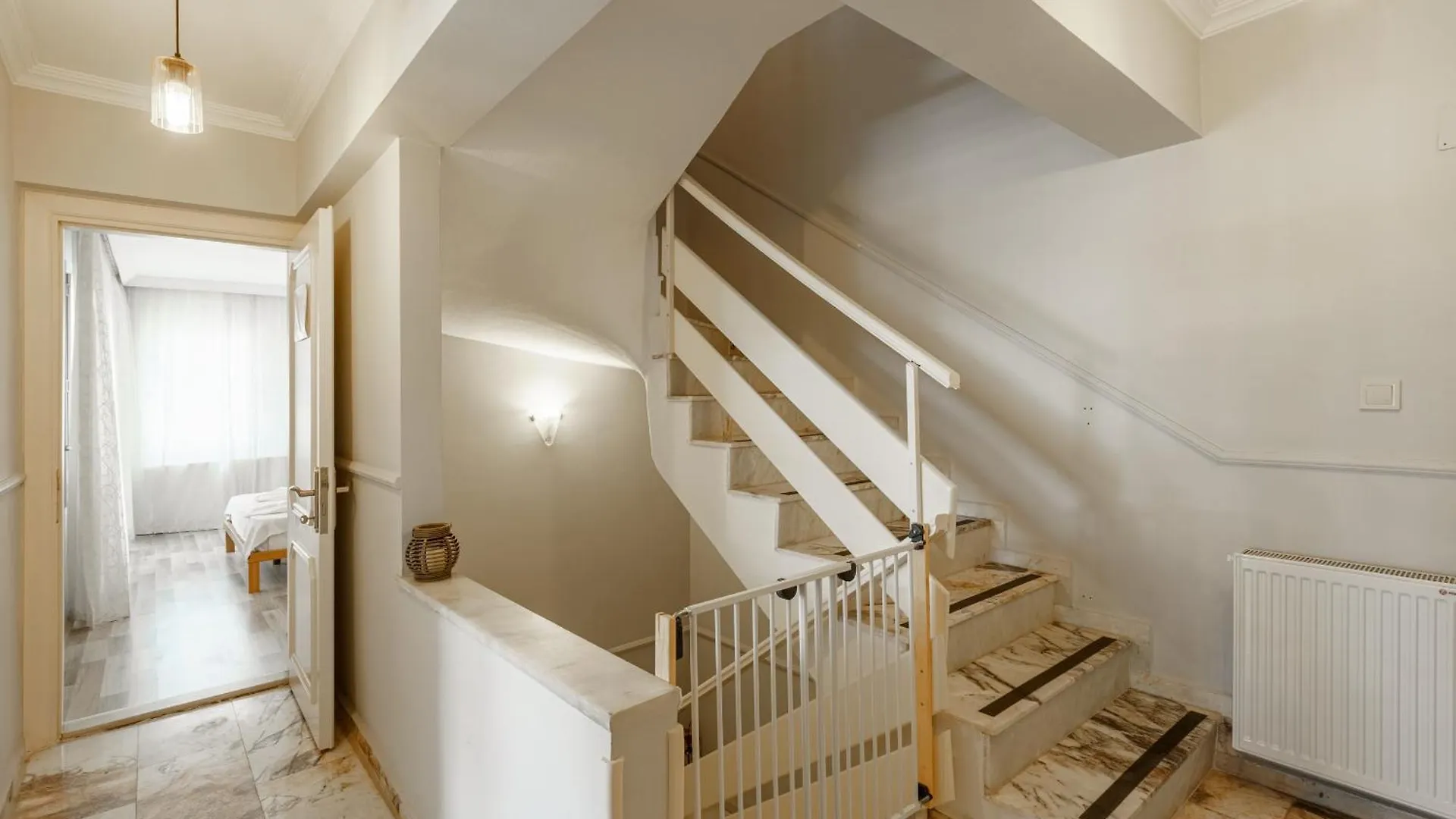 Nyaraló Semi Detached Villa In Complex With Shared Semi Olympic Swimming Pool In Kusadası