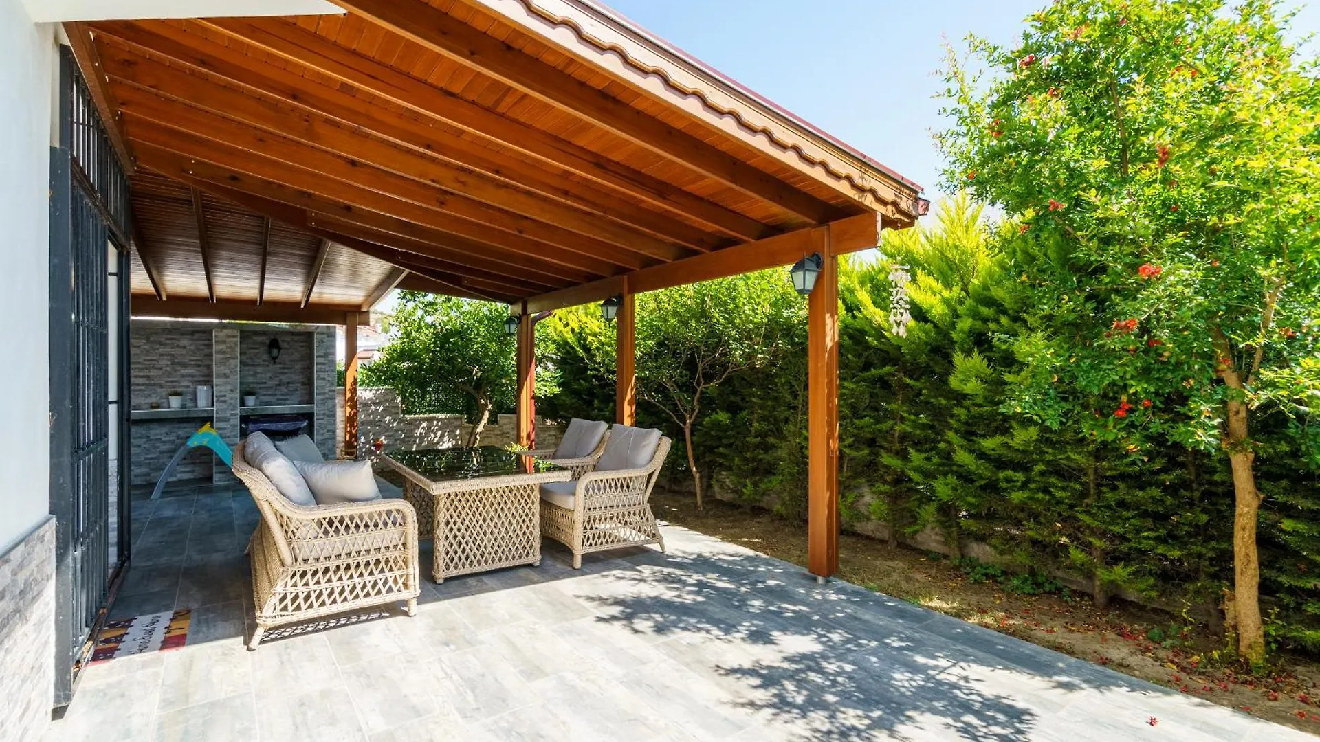 Semi Detached Villa In Complex With Shared Semi Olympic Swimming Pool In Kusadası