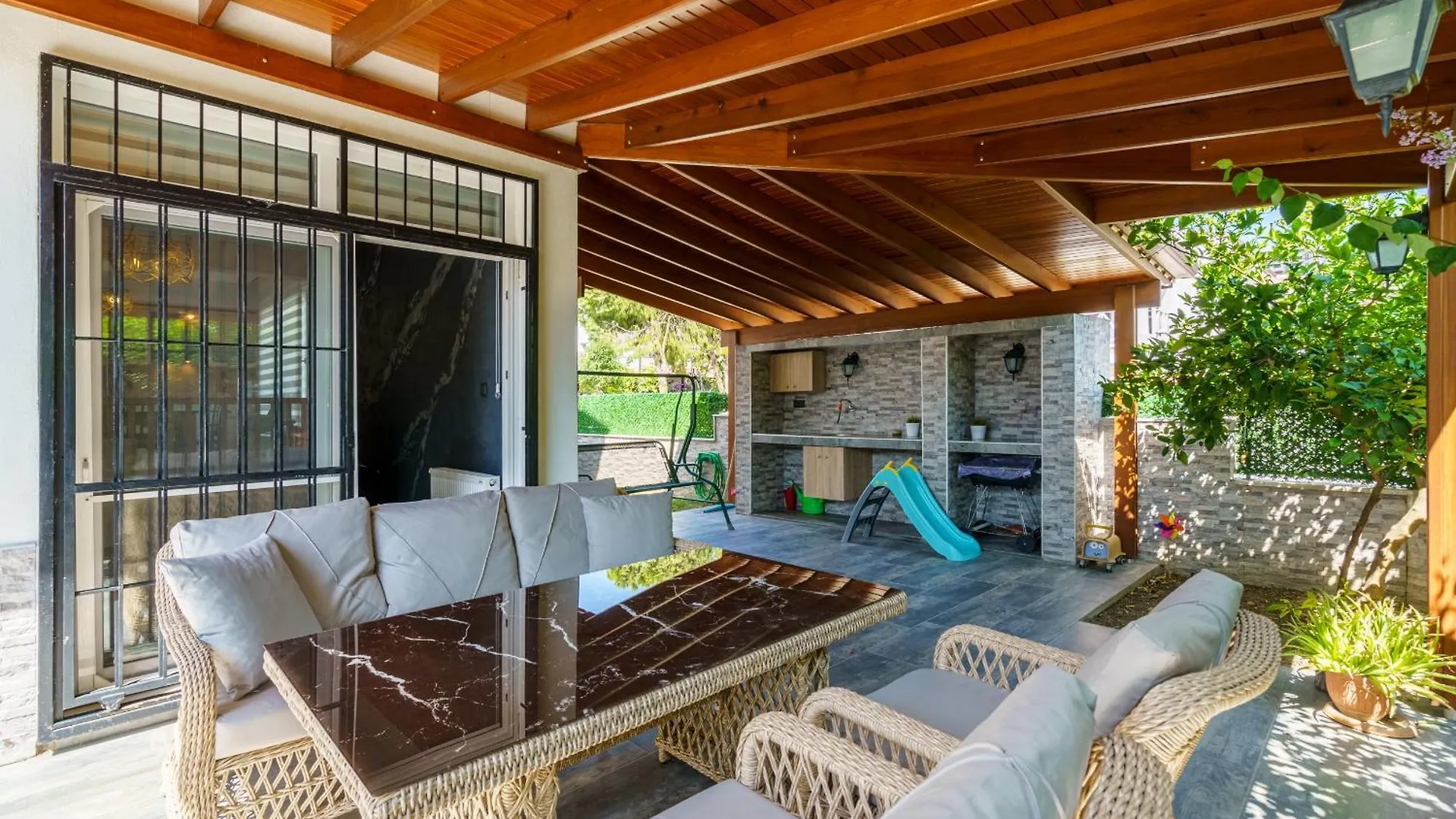 Semi Detached Villa In Complex With Shared Semi Olympic Swimming Pool In Kusadası Törökország