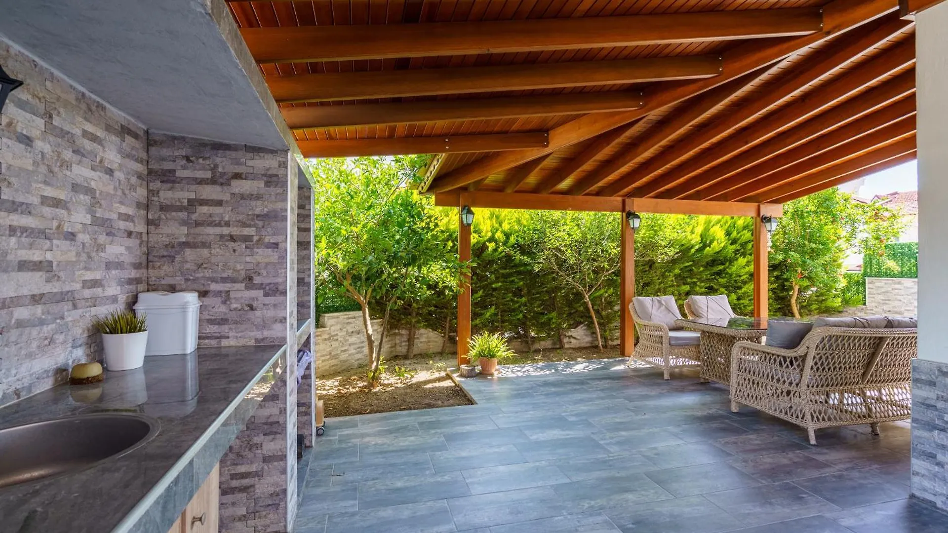 Semi Detached Villa In Complex With Shared Semi Olympic Swimming Pool In Kusadası Nyaraló
